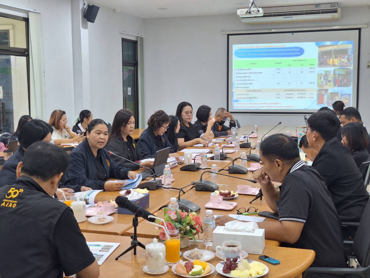 title - ผู้ตรวจราชการ ส.ป.ก. ลงพื้นที่จังหวัดขอนแก่น ประชุมติดตามความก้าวหน้าผลการดำเนินงาน พร้อมตรวจเยี่ยมให้กำลังใจกลุ่มวิสาหกิจชุมชนสมุนไพรไผ่คำ 39 